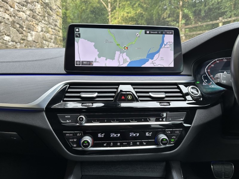 2022 (71) BMW 5 SERIES 520d xDrive MHT M Sport Touring  3538474