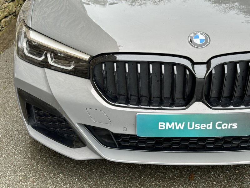 2022 (71) BMW 5 SERIES 520d xDrive MHT M Sport Touring  3538952
