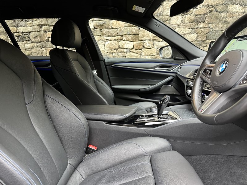 2022 (71) BMW 5 SERIES 520d xDrive MHT M Sport Touring  3538467