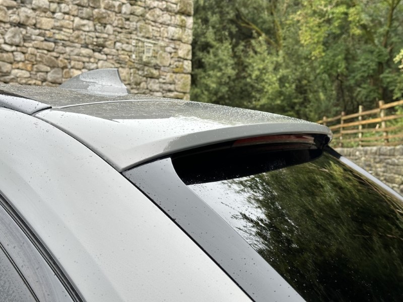 2022 (71) BMW 5 SERIES 520d xDrive MHT M Sport Touring  3538960