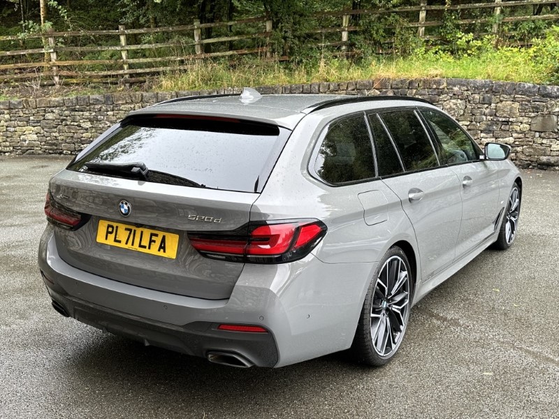 2022 (71) BMW 5 SERIES 520d xDrive MHT M Sport Touring  3538970