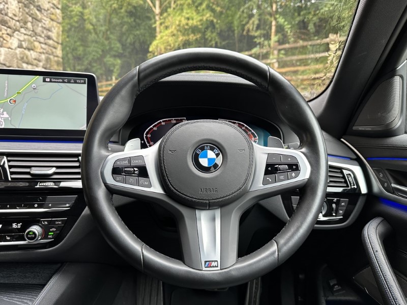 2022 (71) BMW 5 SERIES 520d xDrive MHT M Sport Touring  3538475