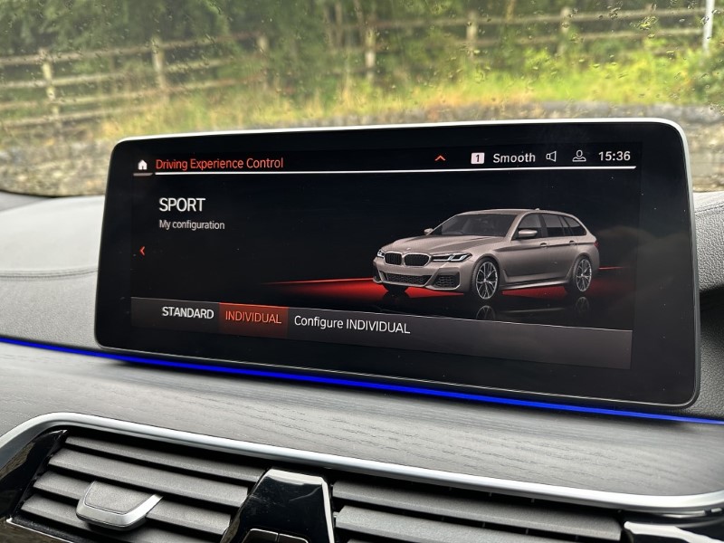 2022 (71) BMW 5 SERIES 520d xDrive MHT M Sport Touring  3538486