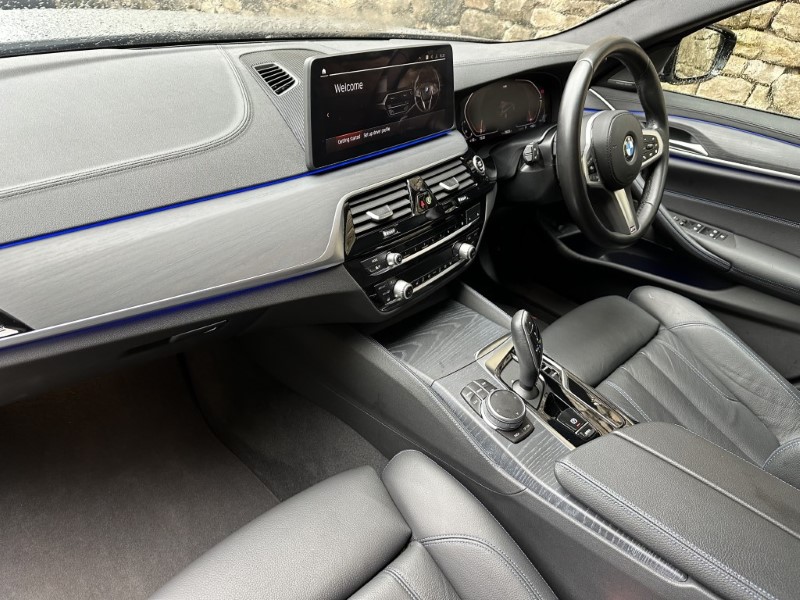 2022 (71) BMW 5 SERIES 520d xDrive MHT M Sport Touring  3538476