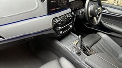 2022 (71) BMW 5 SERIES 520d xDrive MHT M Sport Touring 3538476