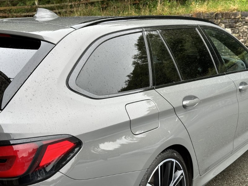 2022 (71) BMW 5 SERIES 520d xDrive MHT M Sport Touring  3538971