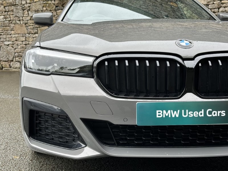 2022 (71) BMW 5 SERIES 520d xDrive MHT M Sport Touring  3538962