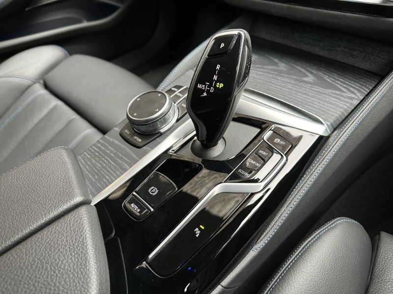 2022 (71) BMW 5 SERIES 520d xDrive MHT M Sport Touring  3538453