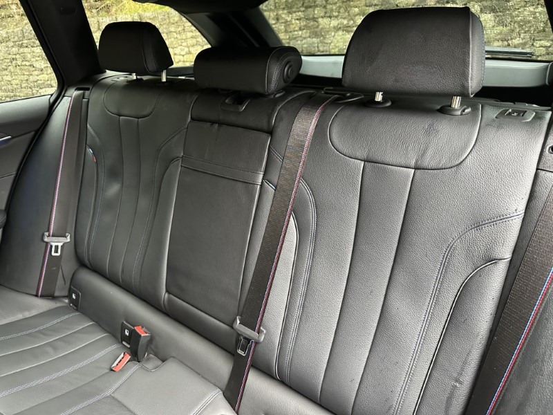 2022 (71) BMW 5 SERIES 520d xDrive MHT M Sport Touring  3538494