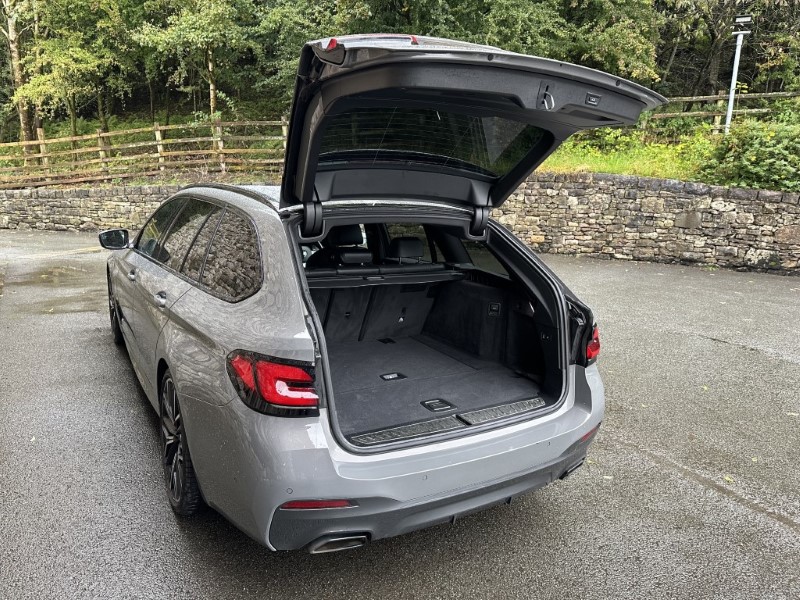 2022 (71) BMW 5 SERIES 520d xDrive MHT M Sport Touring  3538951