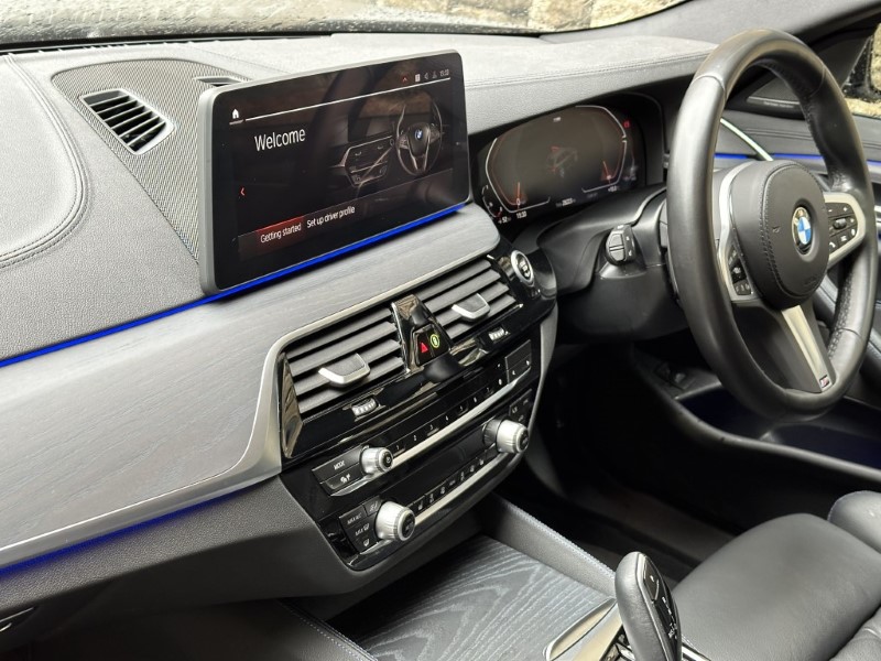 2022 (71) BMW 5 SERIES 520d xDrive MHT M Sport Touring  3538479