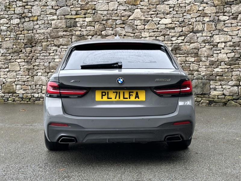 2022 (71) BMW 5 SERIES 520d xDrive MHT M Sport Touring  3538959