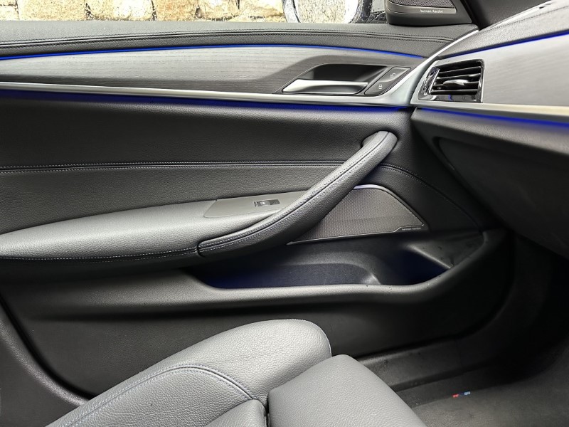 2022 (71) BMW 5 SERIES 520d xDrive MHT M Sport Touring  3538456