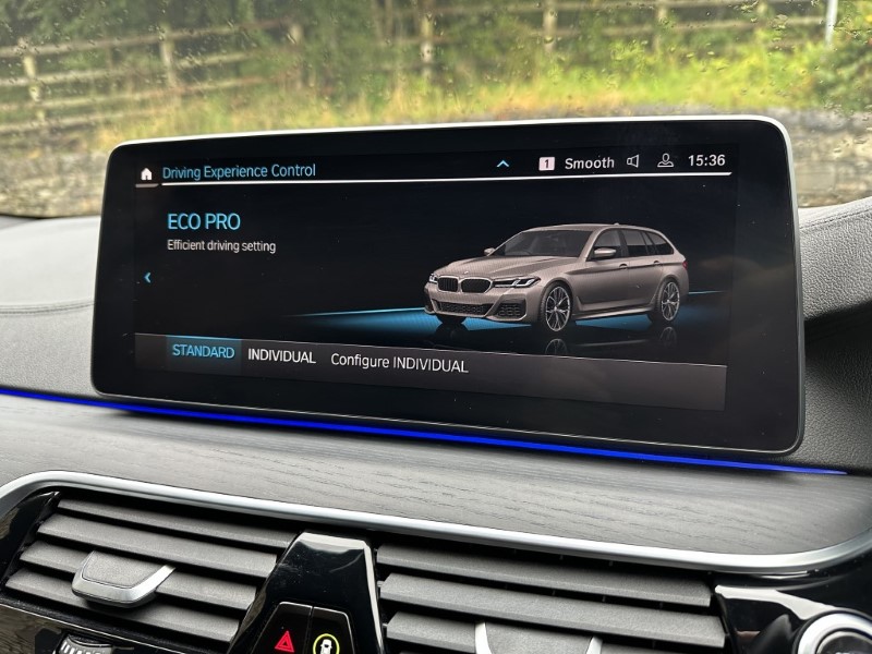 2022 (71) BMW 5 SERIES 520d xDrive MHT M Sport Touring  3538488