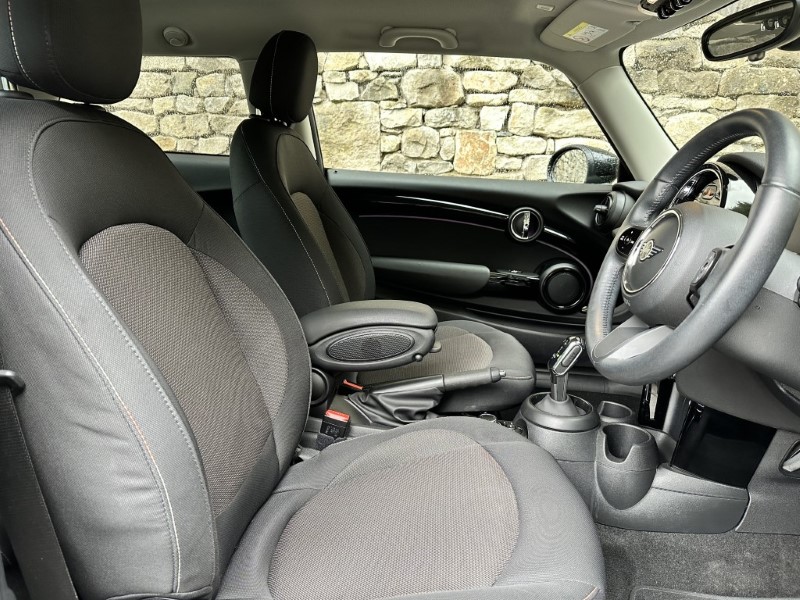 2022 (22) MINI HATCHBACK 1.5 Cooper Classic 3dr Auto 3544571