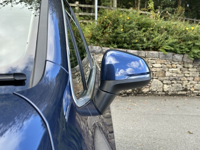 2022 (22) BMW 2 SERIES 220i MHT Luxury Active Tourer  3542487