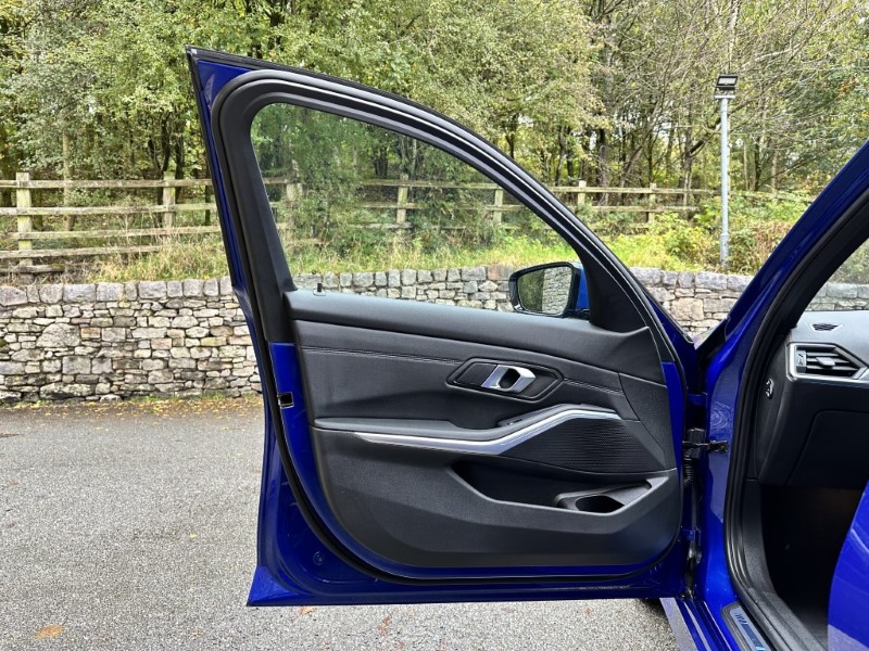 2024 (24) BMW 3 SERIES 320i M Sport 4dr Saloon 3603834