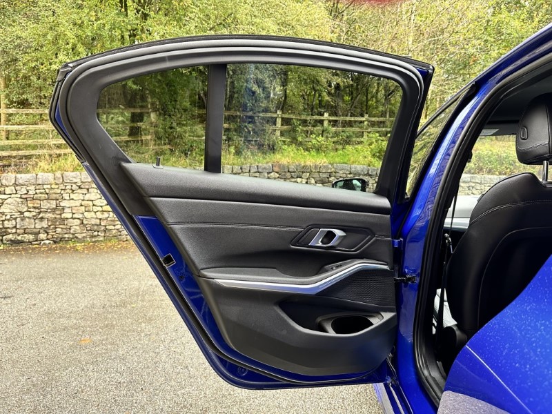 2024 (24) BMW 3 SERIES 320i M Sport 4dr Saloon 3603835