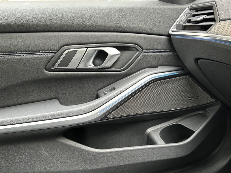 2022 (72) BMW 3 SERIES 330e xDrive M Sport 5dr Touring  3631082