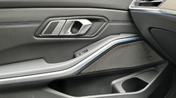 2022 (72) BMW 3 SERIES 330e xDrive M Sport 5dr Touring 3631082