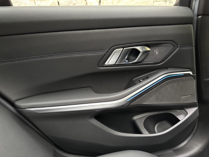 2022 (72) BMW 3 SERIES 330e xDrive M Sport 5dr Touring  3631067