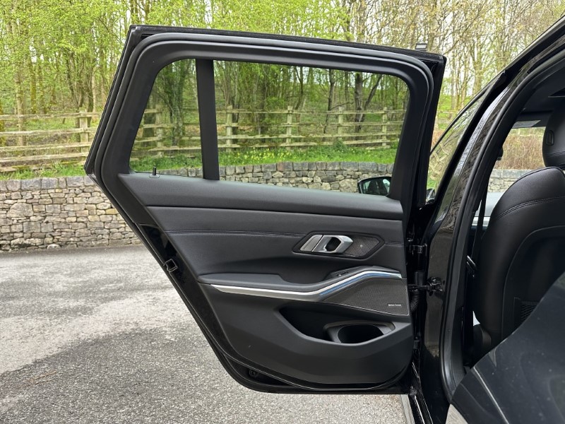 2022 (72) BMW 3 SERIES 330e xDrive M Sport 5dr Touring  3631124