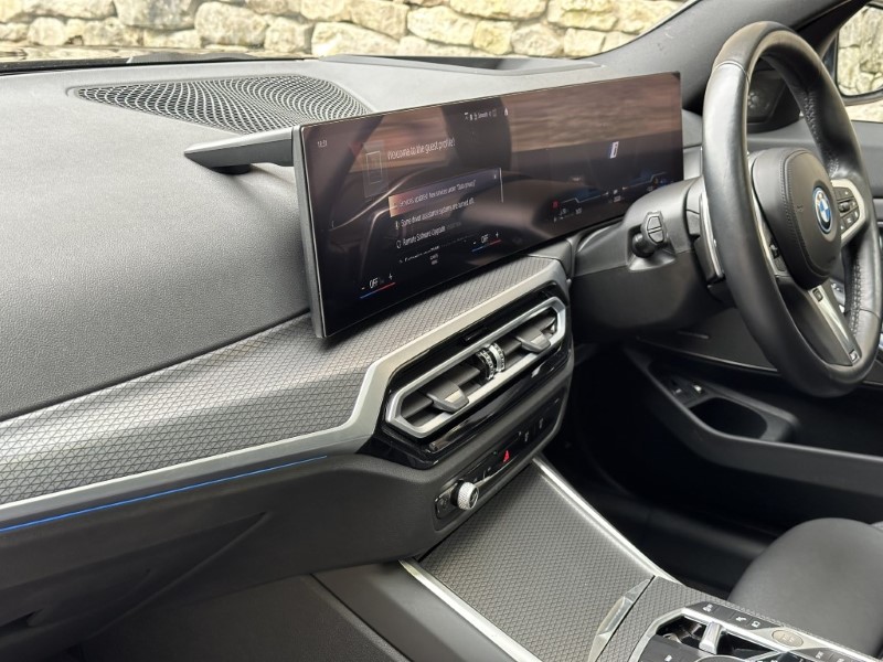 2022 (72) BMW 3 SERIES 330e xDrive M Sport 5dr Touring  3631095