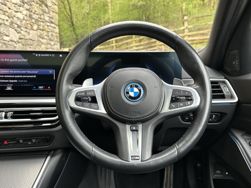 2022 (72) BMW 3 SERIES 330e xDrive M Sport 5dr Touring  3631066