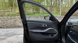 2022 (72) BMW 3 SERIES 330e xDrive M Sport 5dr Touring 3631123