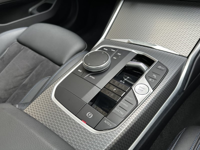 2022 (72) BMW 3 SERIES 330e xDrive M Sport 5dr Touring  3631072