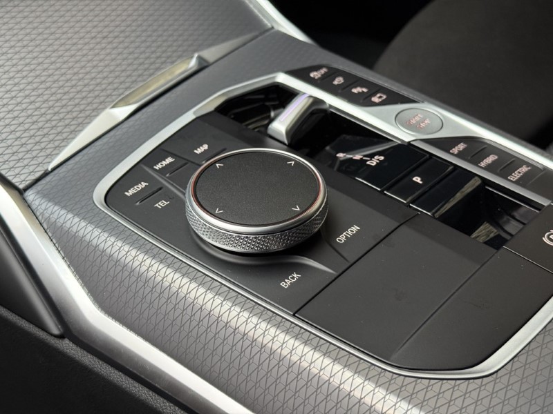 2025 (74) BMW 3 SERIES 330e 22.3 kWh M Sport Saloon  3802575