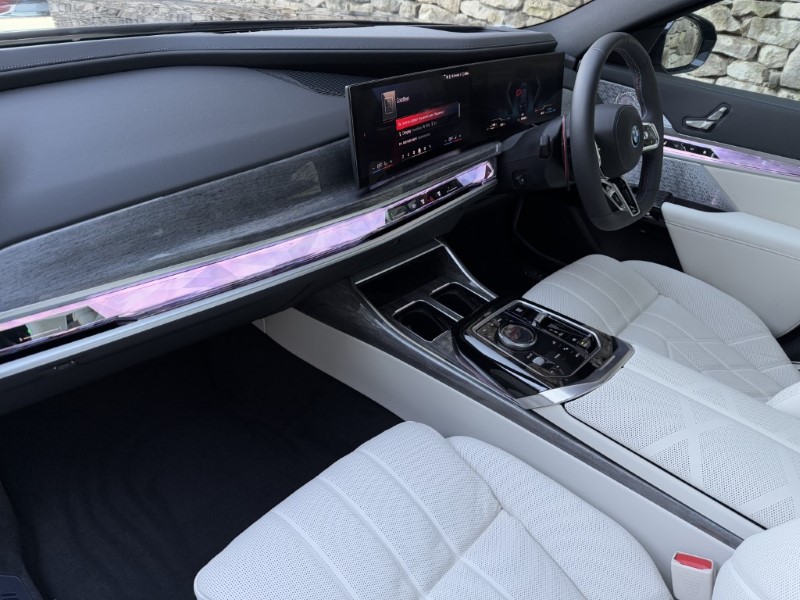 2025 (74) BMW 7 SERIES M760e xDrive 4dr  3813402