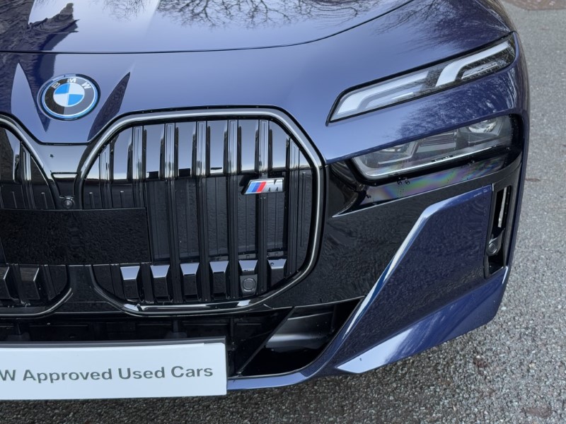 2025 (74) BMW 7 SERIES M760e xDrive 4dr  3813399