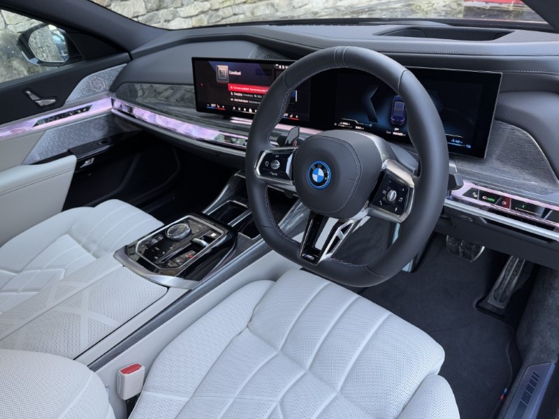 2025 (74) BMW 7 SERIES M760e xDrive 4dr  3813366