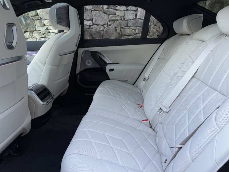 2025 (74) BMW 7 SERIES M760e xDrive 4dr  3813411