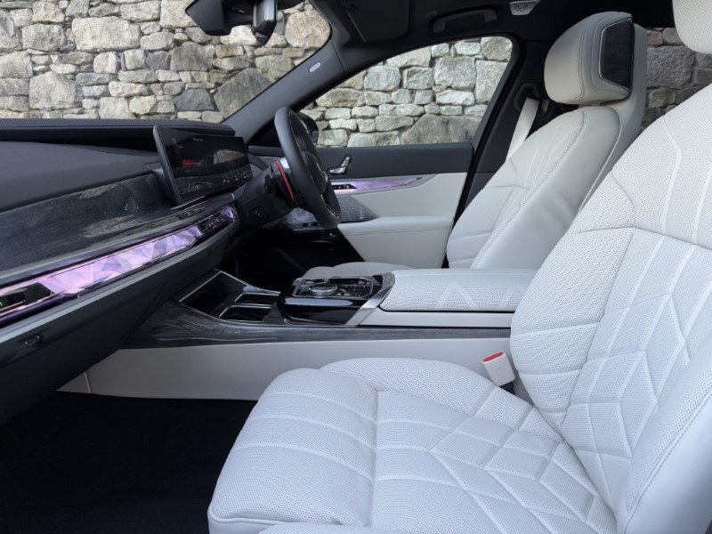 2025 (74) BMW 7 SERIES M760e xDrive 4dr  3813404