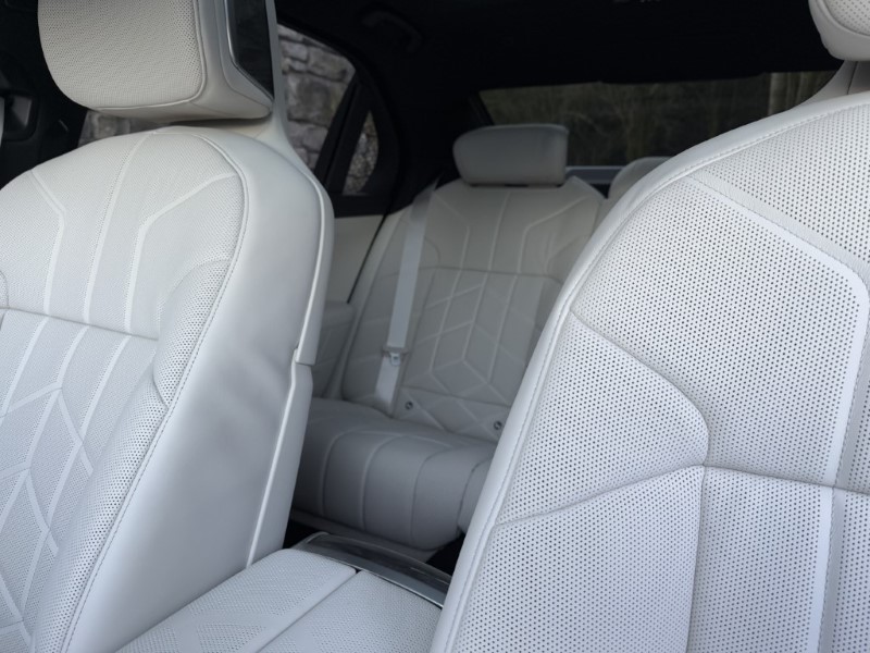 2025 (74) BMW 7 SERIES M760e xDrive 4dr  3813406