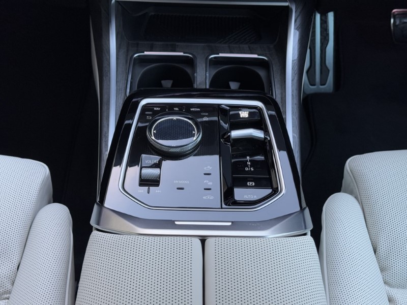 2025 (74) BMW 7 SERIES M760e xDrive 4dr  3813373