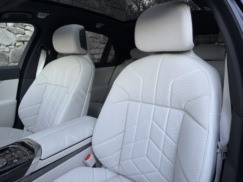 2025 (74) BMW 7 SERIES M760e xDrive 4dr  3813405