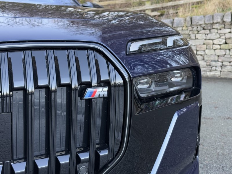 2025 (74) BMW 7 SERIES M760e xDrive 4dr  3813401