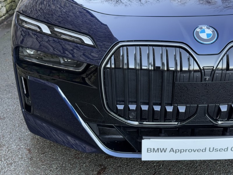 2025 (74) BMW 7 SERIES M760e xDrive 4dr  3813398