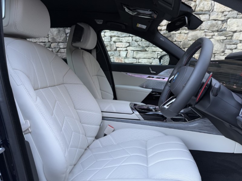 2025 (74) BMW 7 SERIES M760e xDrive 4dr  3813367