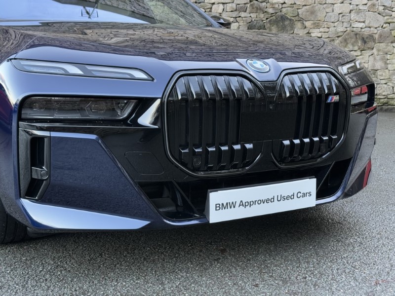2025 (74) BMW 7 SERIES M760e xDrive 4dr  3813433