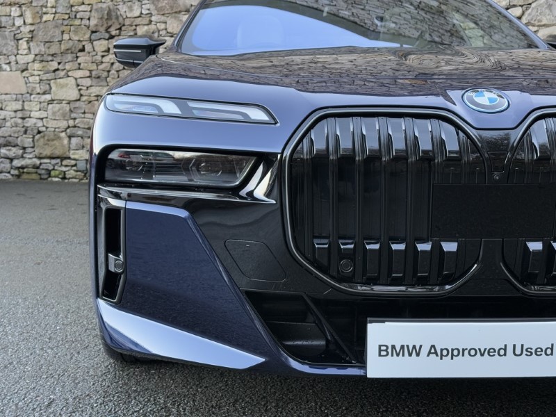 2025 (74) BMW 7 SERIES M760e xDrive 4dr  3813434
