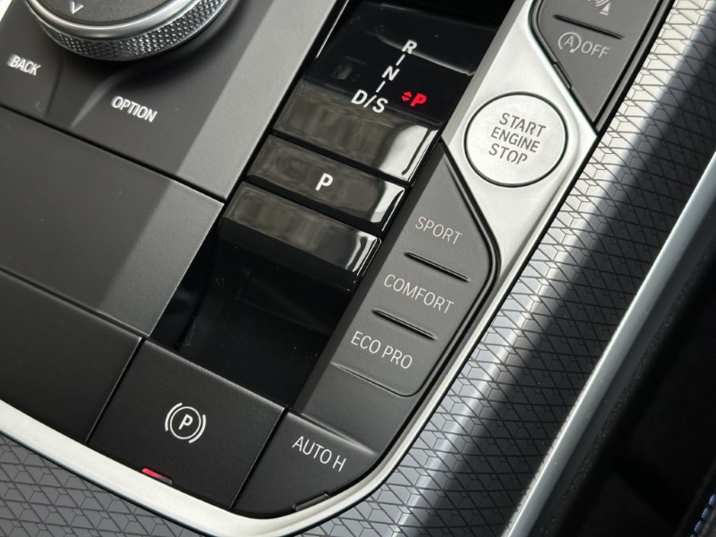 2024 (74) BMW 3 SERIES 320i M Sport 4dr Saloon 4901795