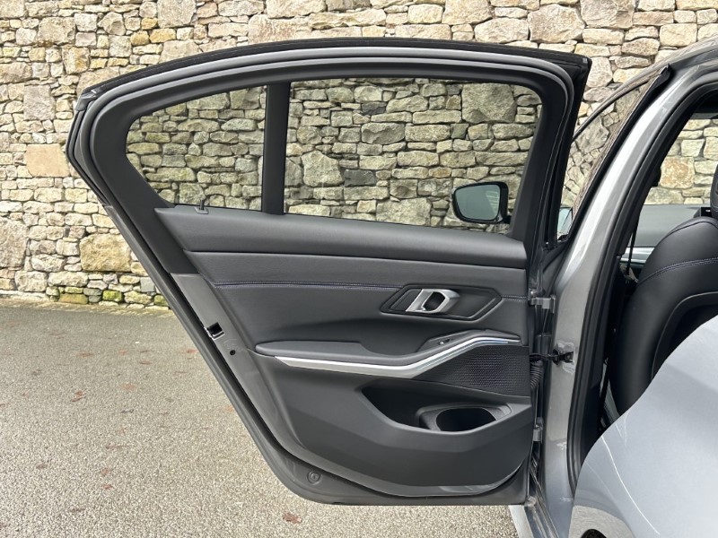 2024 (74) BMW 3 SERIES 320i M Sport 4dr Saloon 4901821