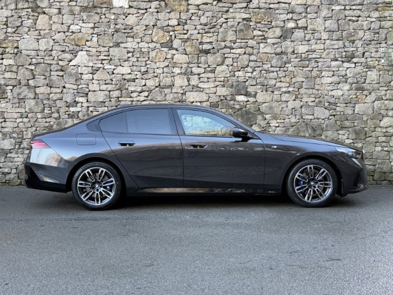 2025 (74) BMW 5 SERIES 520i M Sport 4dr Saloon 3831876