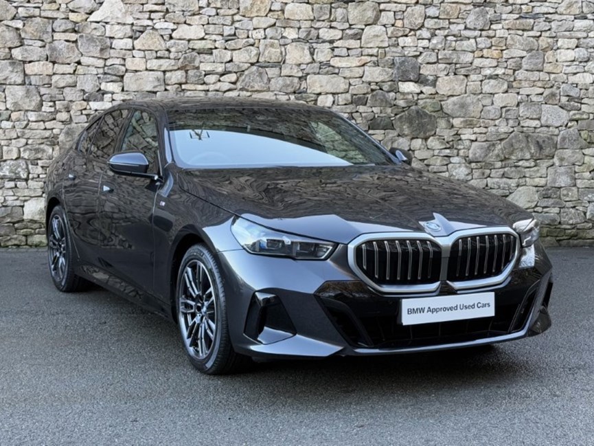 2025 (74) BMW 5 SERIES 520i M Sport 4dr Saloon