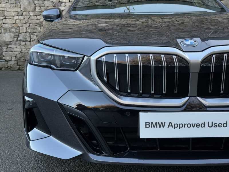 2025 (74) BMW 5 SERIES 520i M Sport 4dr Saloon 3831865