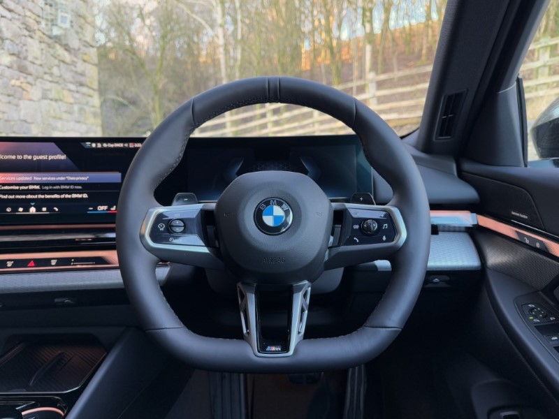 2025 (74) BMW 5 SERIES 520i M Sport 4dr Saloon 3831817